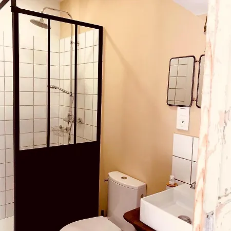Maison D Hotes La Madeleine B&B 사나리쉬르메르